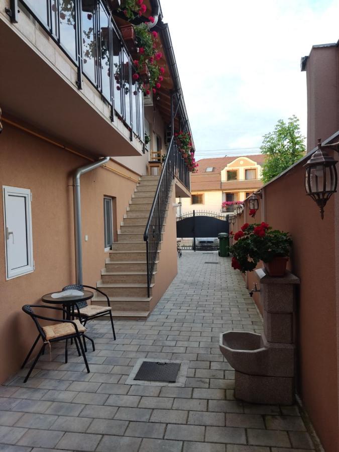 Apartmani Sladjana Novi Sad Exterior foto